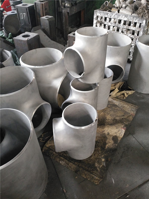 不锈钢三通(tong)